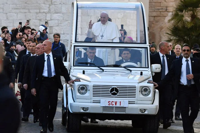 pope mobile